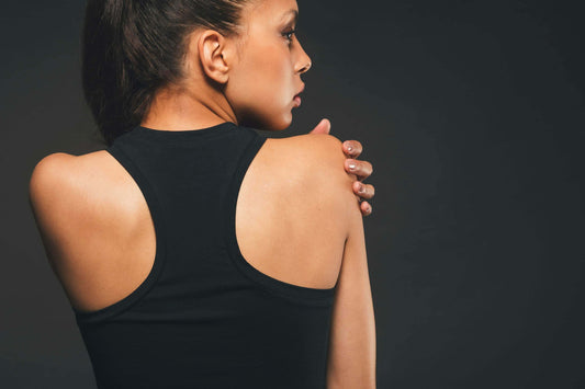 Foto von Rücken des schwarzen, ökologischen Tank Tops von Organique.
