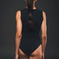 Imagen de la espalda de un body sostenible sin mangas en negro fabricado por Organique.